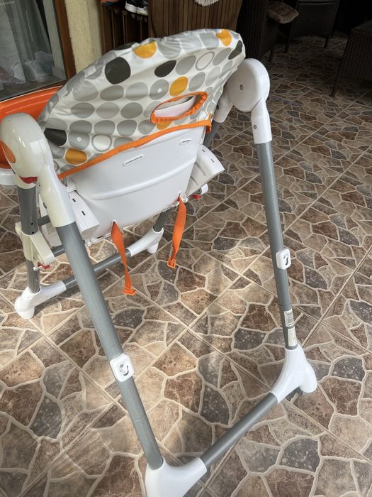 Scaun cu masuta de bebe