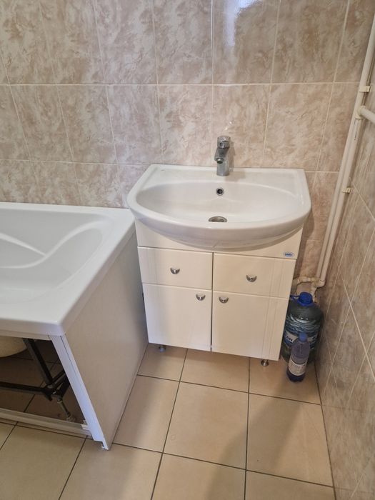 Продам умывальник с тумбой