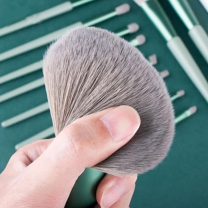 Комплект от 13 многофункционални четки за грим, пластмасови, зелени