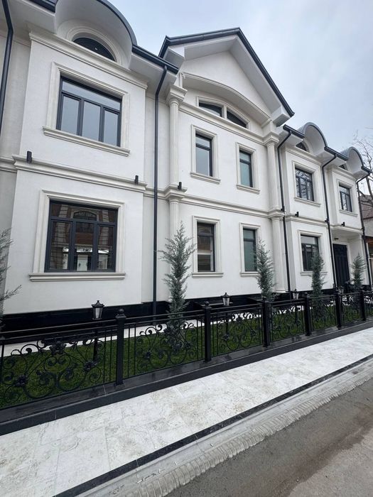Срочно срочно продается Большой Шикарный Евродом самом центре города