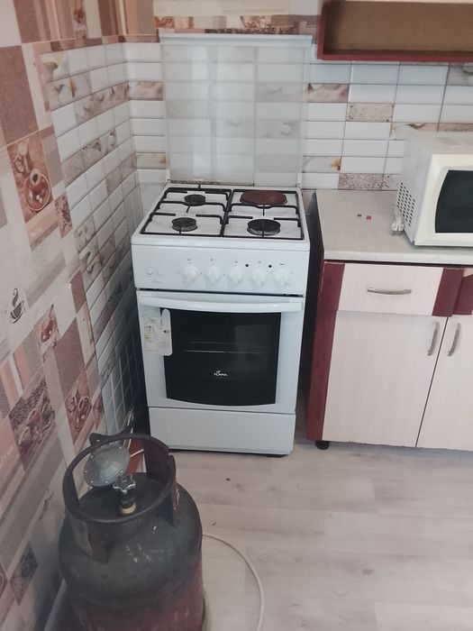 Продам газовую плиту
