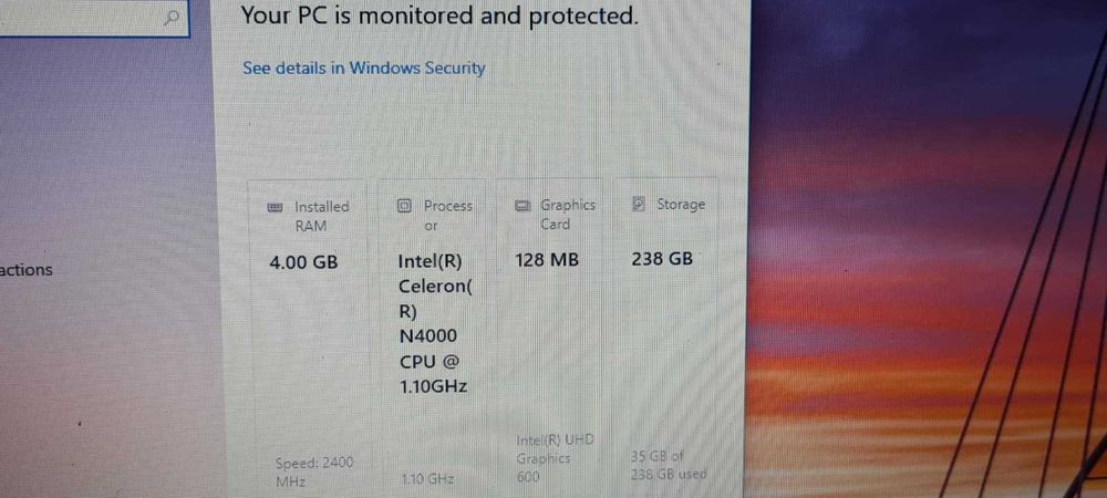 Laptop Acer de 17: cu procesor Celeron N4000,SSD de 250 Gb,4 Gb RAM,stare buna