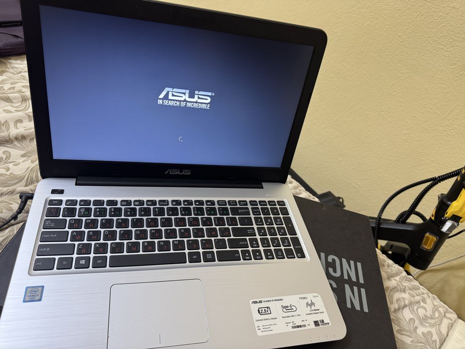 Ноутбук ASUS F556U