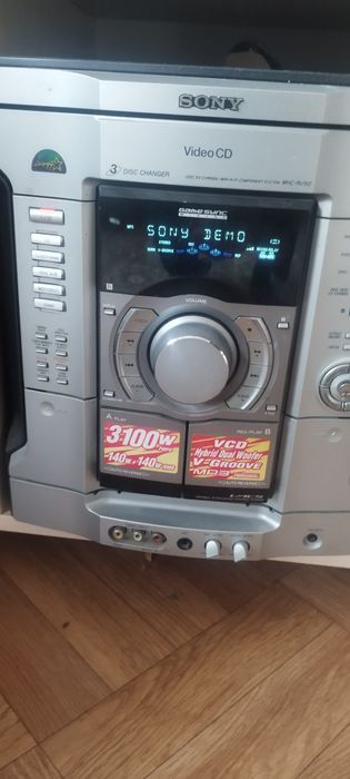 Продам у музыкальный цент sony