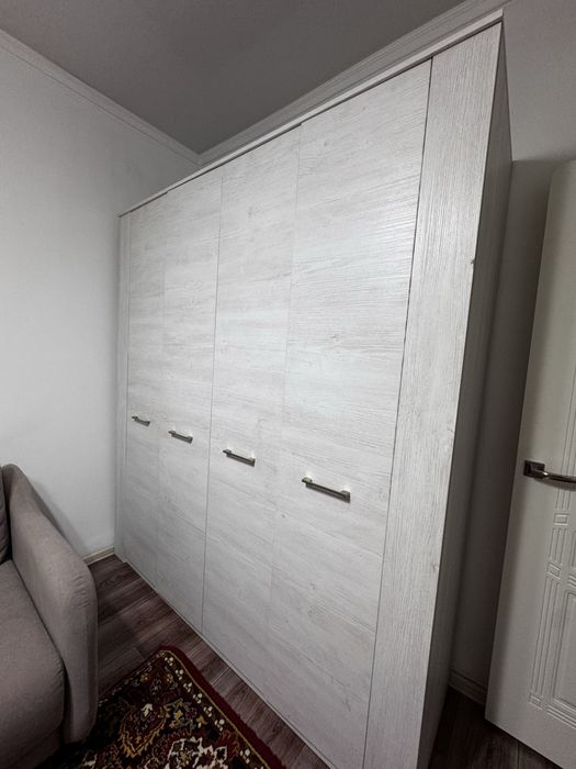 Продам распашной шкаф