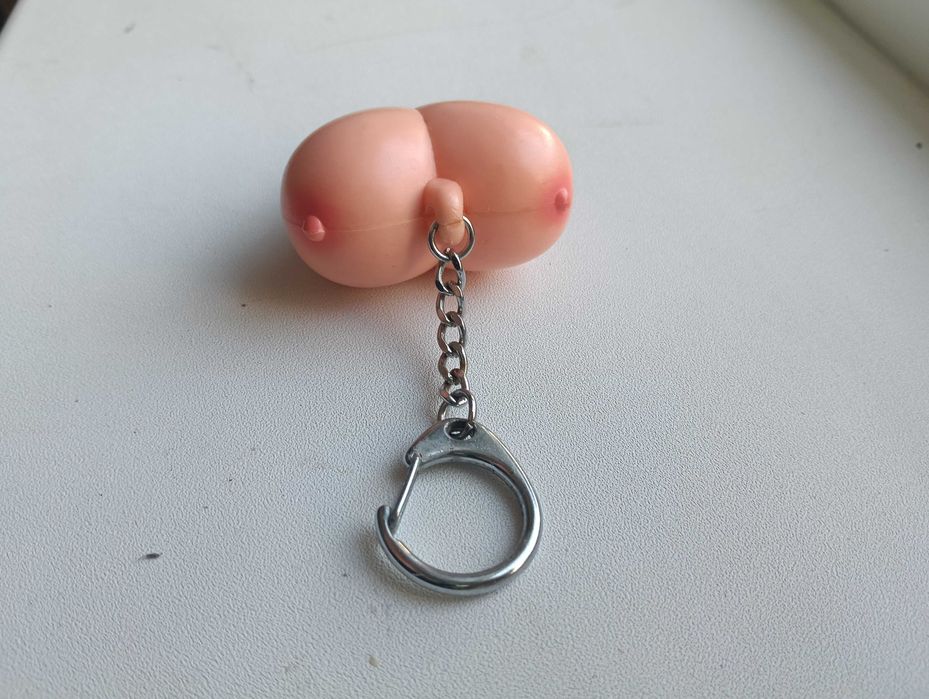 Fluier breloc sexist in forma de sâni