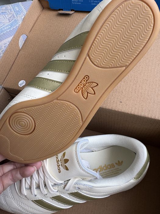 Кроссовки adidas оригинал