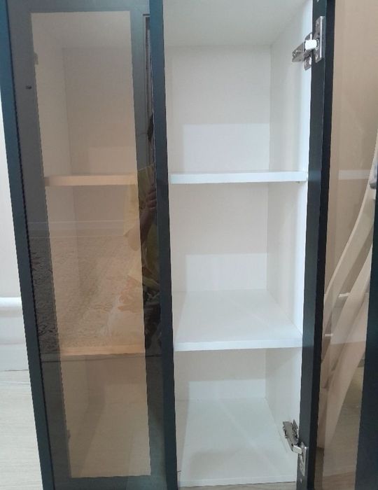 Стеклянный шкаф новый