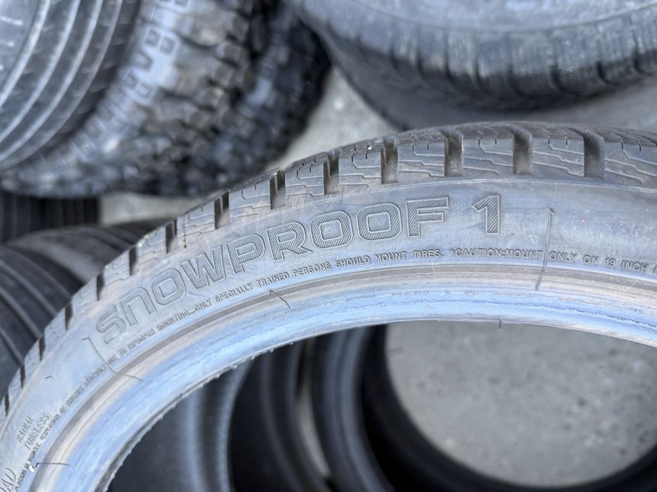 2x 245 35 19 Nokian Snowproof 1