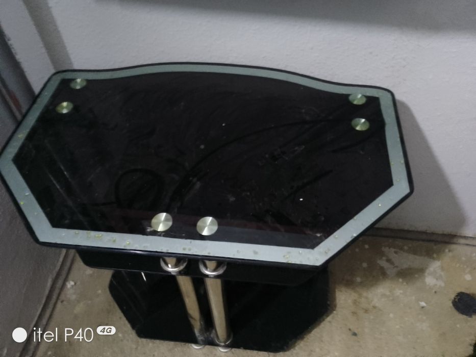 Продаю стеклянные стол