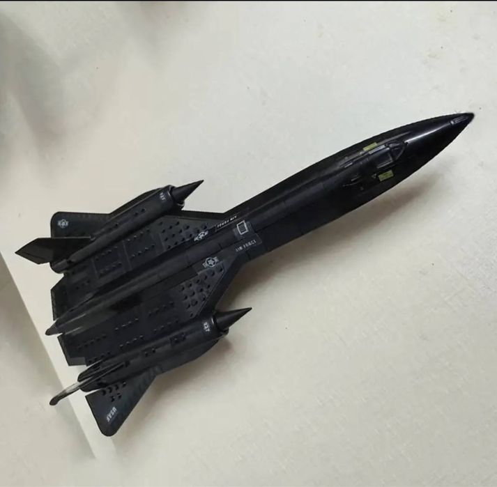 Lego Military Blackbird SR-71