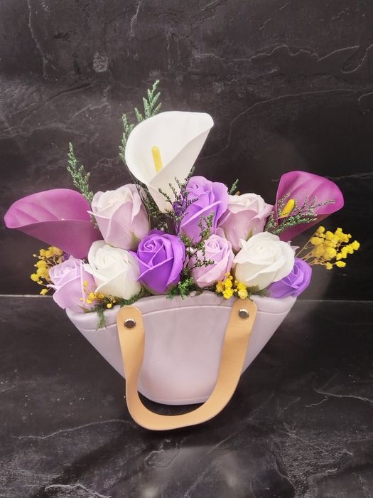 Ръчно изработени детайли от сапунени цветя за вас и вашия празник