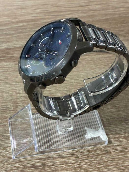 Часовник Tomy Hilfiger