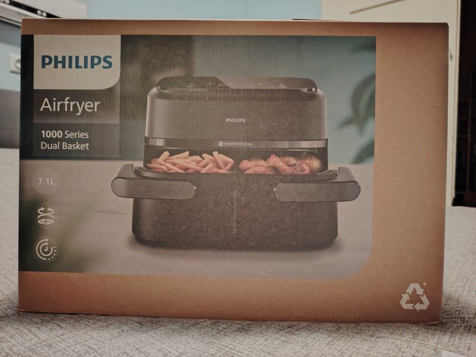 Продавам Air fryer PHILIPS в гаранция, с две книжки подарък. Цена 99 €