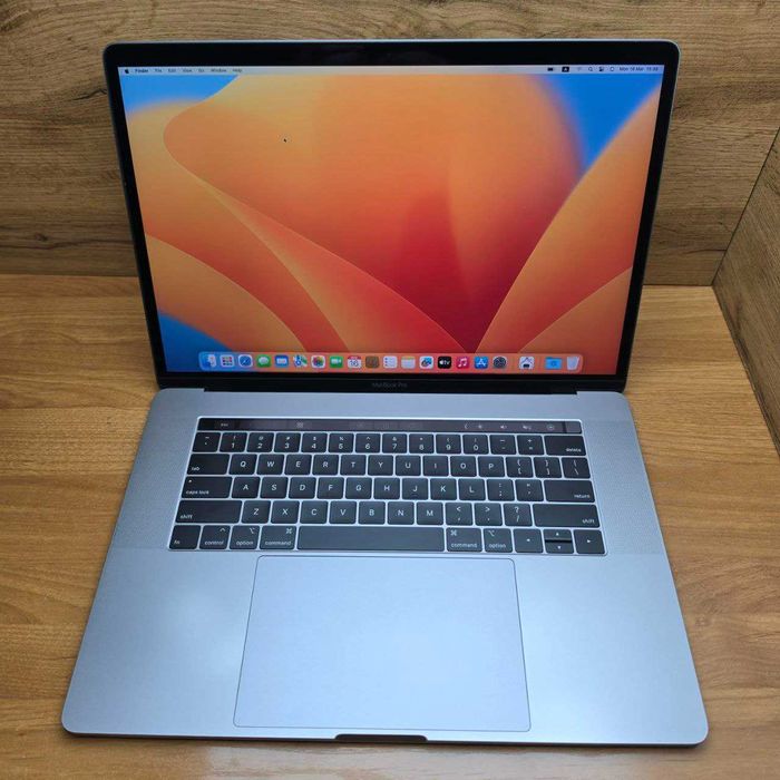 Apple MacBook Pro A1990