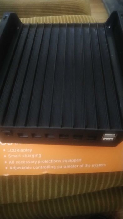 Соларен контролер с алуминиев радиатор и светещ дисплей