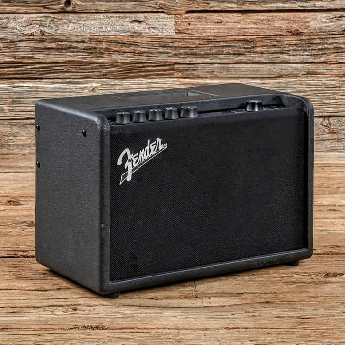 FENDER • Mustang® GT 40 • Усилвател за електрическа китара • футсуич