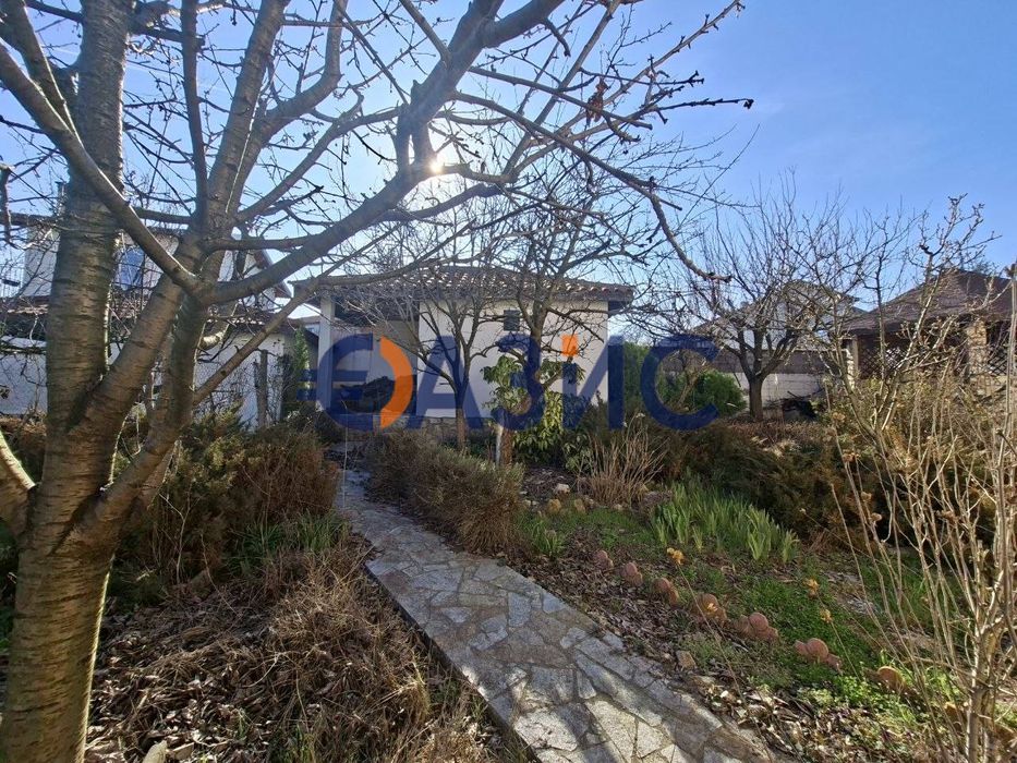 Къща 173 кв. м. на парцел 757 кв. м., в с. близнаци, Общ. Аврен,