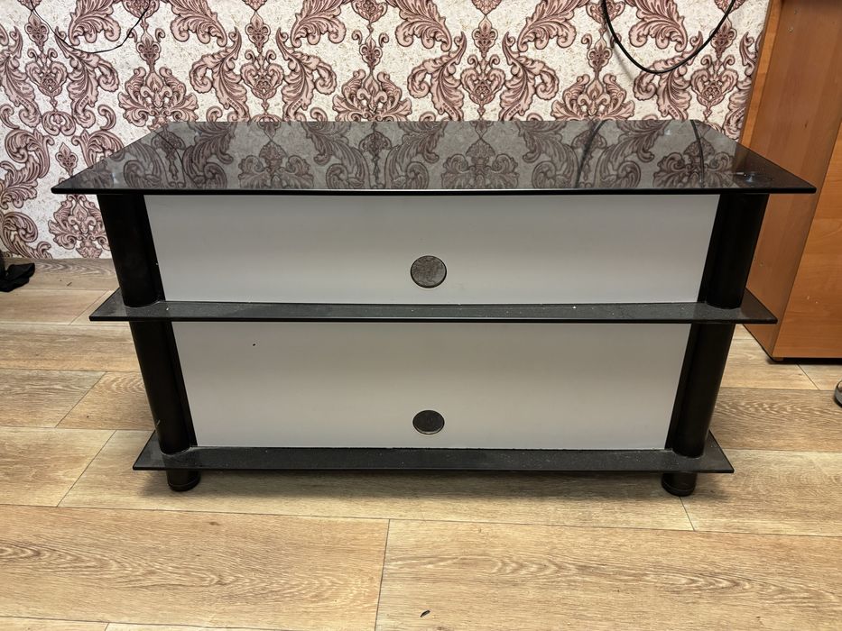 Продам стеклянную тумбочку