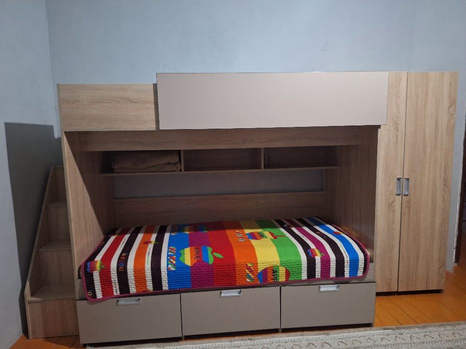 Двухъярусная кровать
