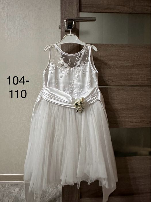 Продам нарядные платья для девочек