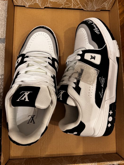 Adidasi Louis Vuitton