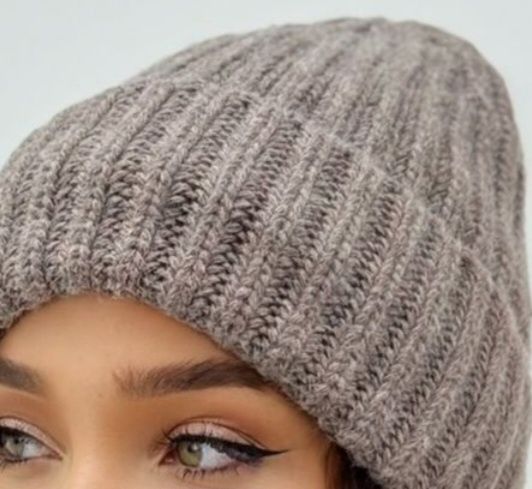 Продаю женские шапки