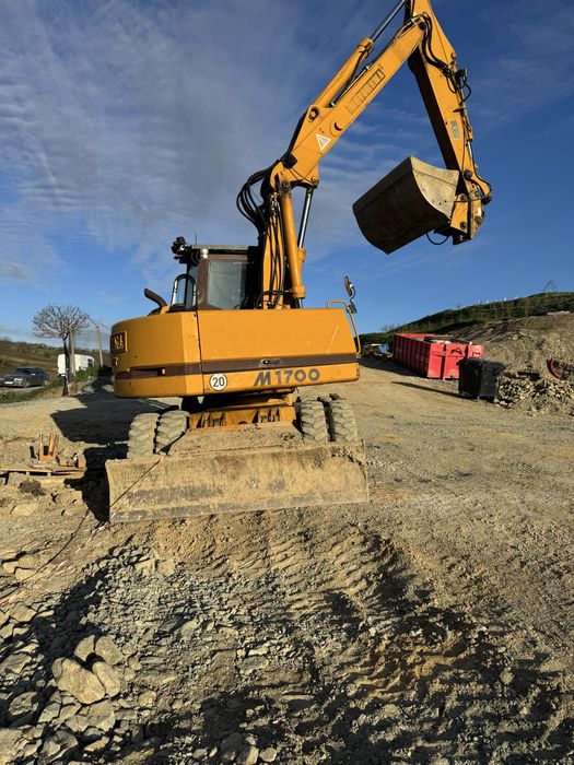 Excavator. Pe roti Hydrema M 1700 Turda • OLX.ro