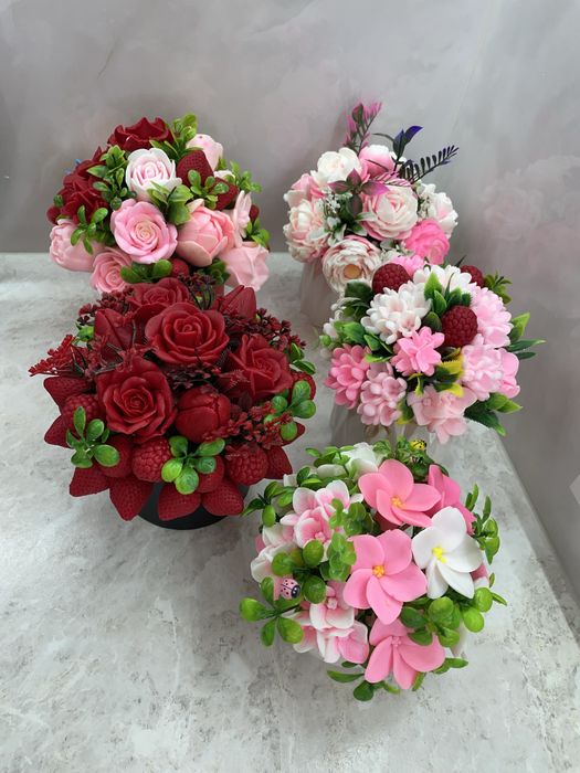 Sovunli gullar suniy gullar bayram uchun