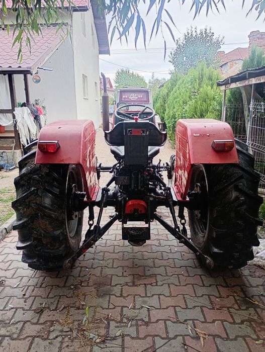 Vând tractor universal u445