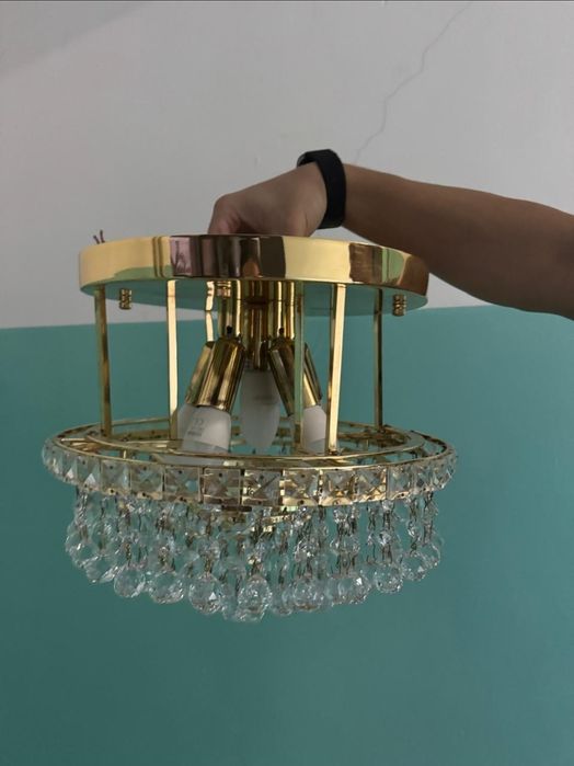 Продам люстру в хорошем состоянии