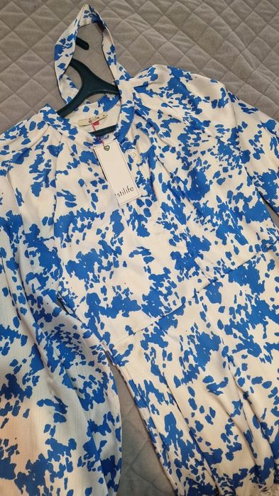 Красивое голубое платье