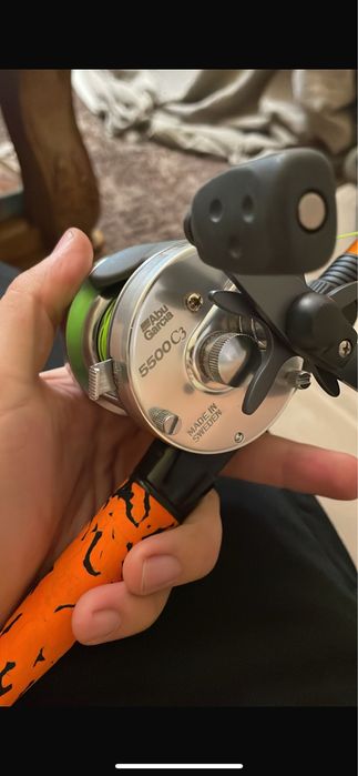 Vând mulineta abu garcia ambassadeur 5500C3 ca nouă