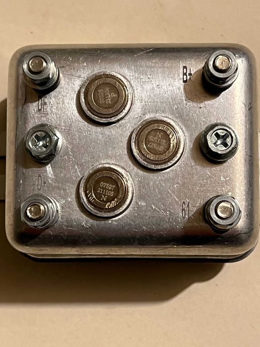 Regulator tensiune 12V