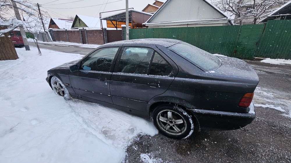 Продам БМВ е36 седан СРОЧНО!