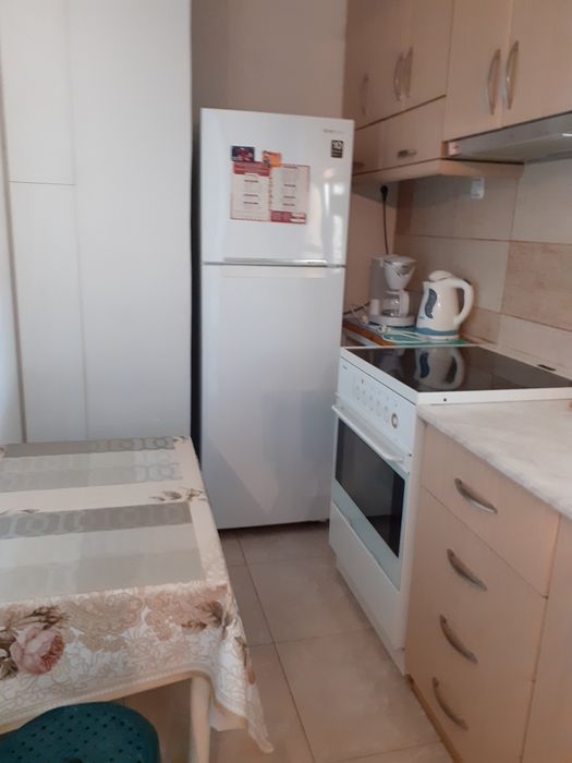 Сграда с три самостоятелни апартамента