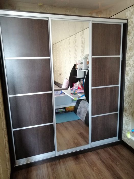 Шкаф-купе с зеркалом
