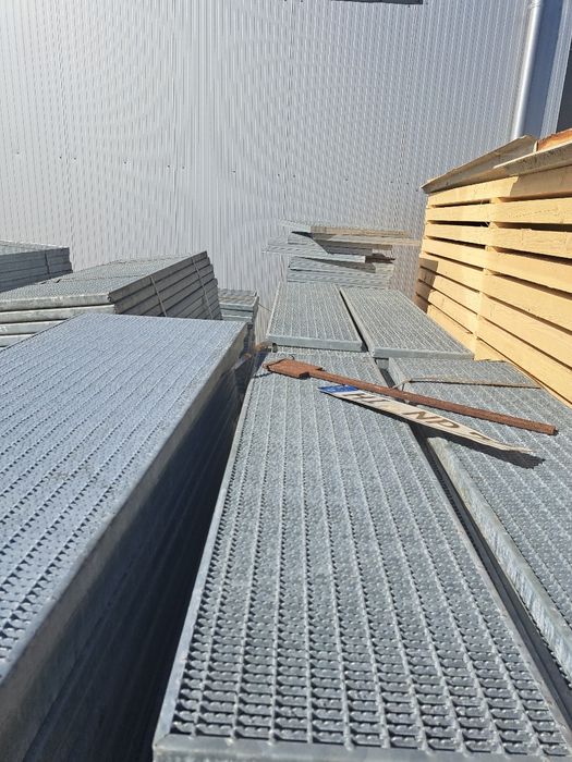 Trepte și grătare metalice zincate diferite dimensiuni debitam la