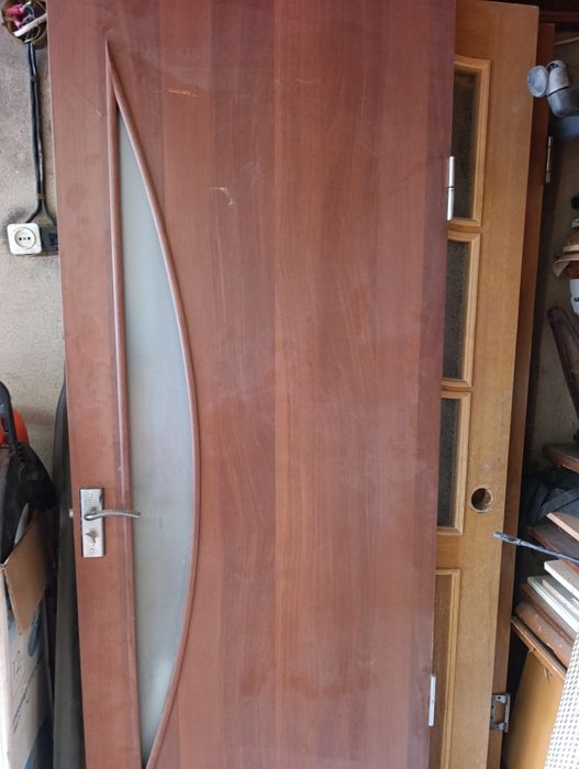 Продам двери без коробов