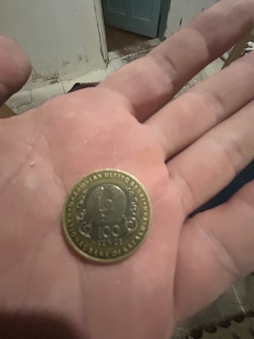 Продам монету 100 тенге