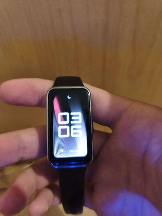 Продам фитнес браслет Huawei band 9