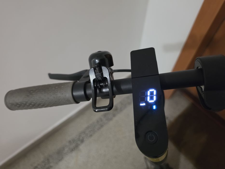 Продавам електрическа тротинетка Xiaomi Mi Electric Scooter 1S