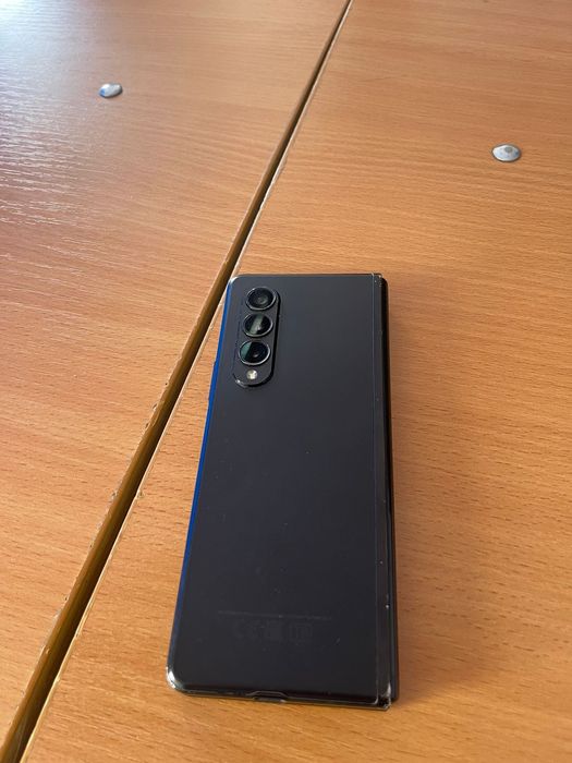 Galaxy ZFold 3 256Гб в хорошем состояний.