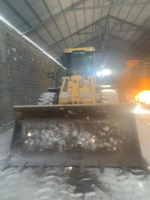 Фронтальный погрузчик срочно продам