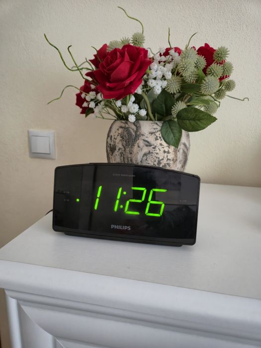 Ceas de birou Philips, cu radio si alarme, pe baterii si adaptor priză