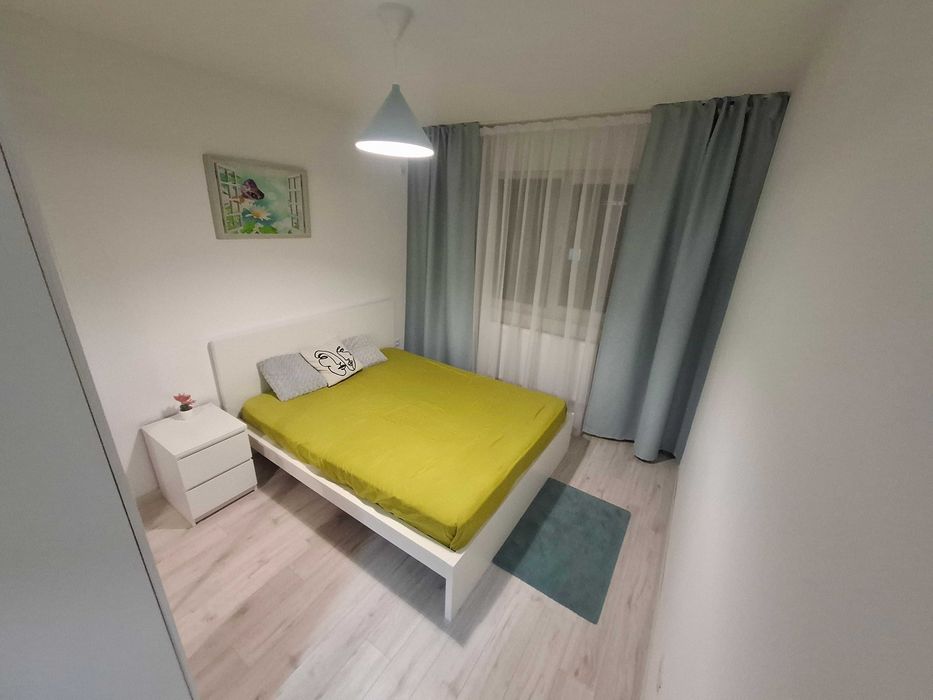 Ofer spre inchiriere studiou