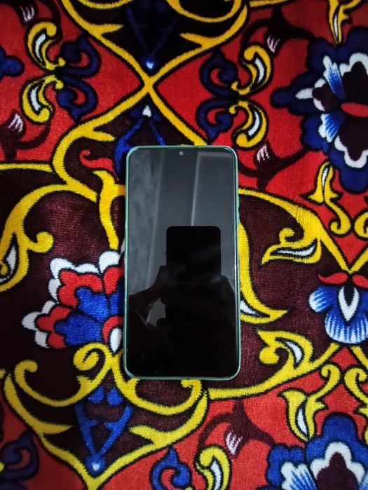 Срочно продам смартфон Realmi not 50