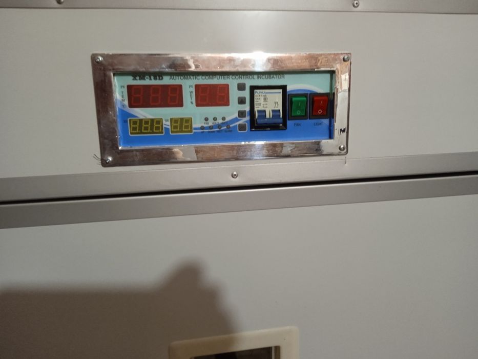 В Продажа 2 Инкубатора