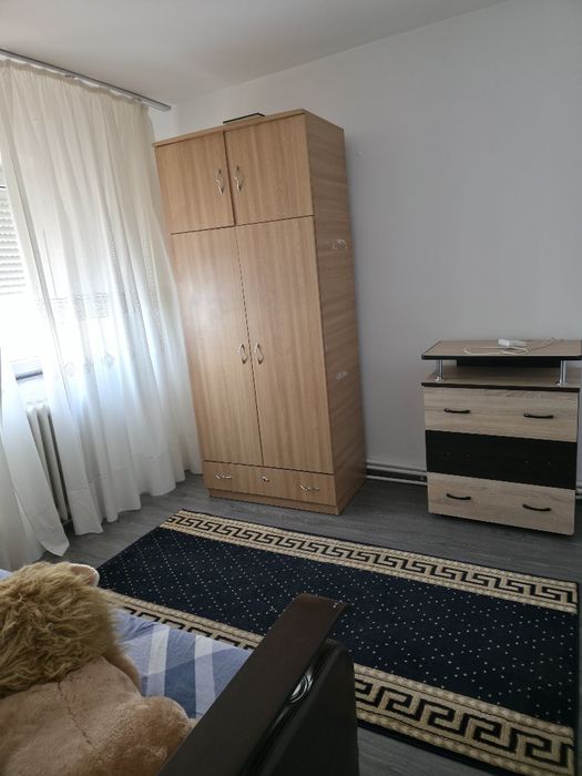 Închiriez apartament 2 camere decomandat