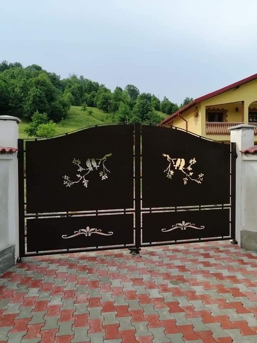 Porti din tabla decupata